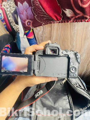 Canon 200D cemra
